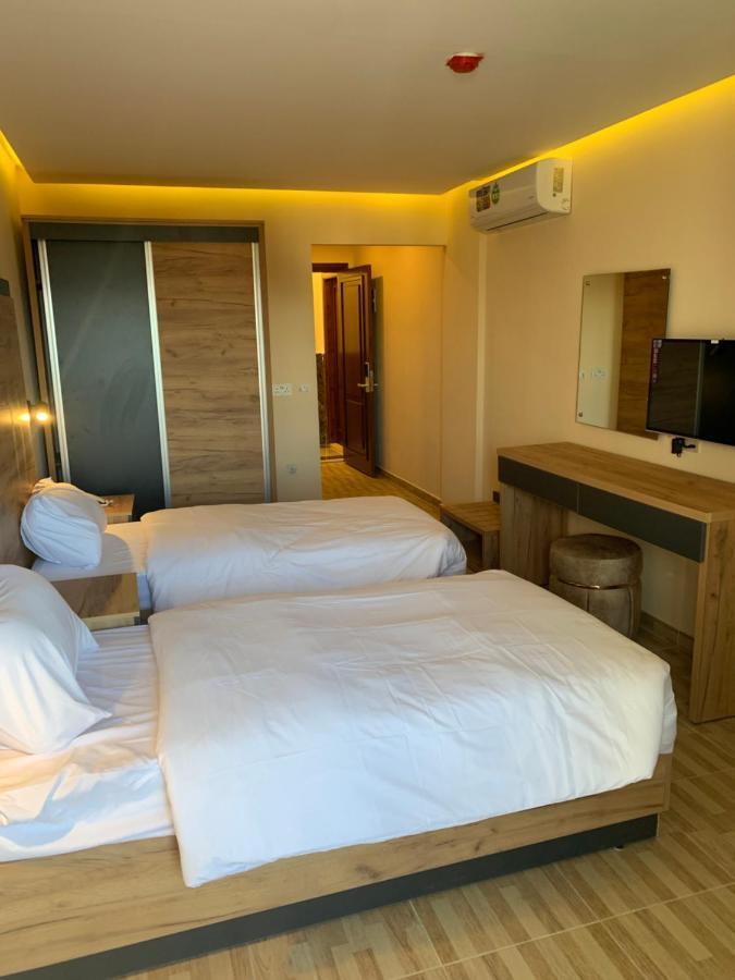 The Palm Hotel Άκαμπα Εξωτερικό φωτογραφία