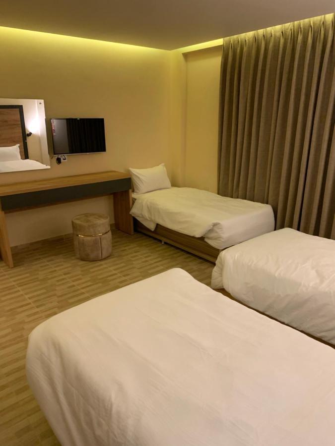 The Palm Hotel Άκαμπα Εξωτερικό φωτογραφία