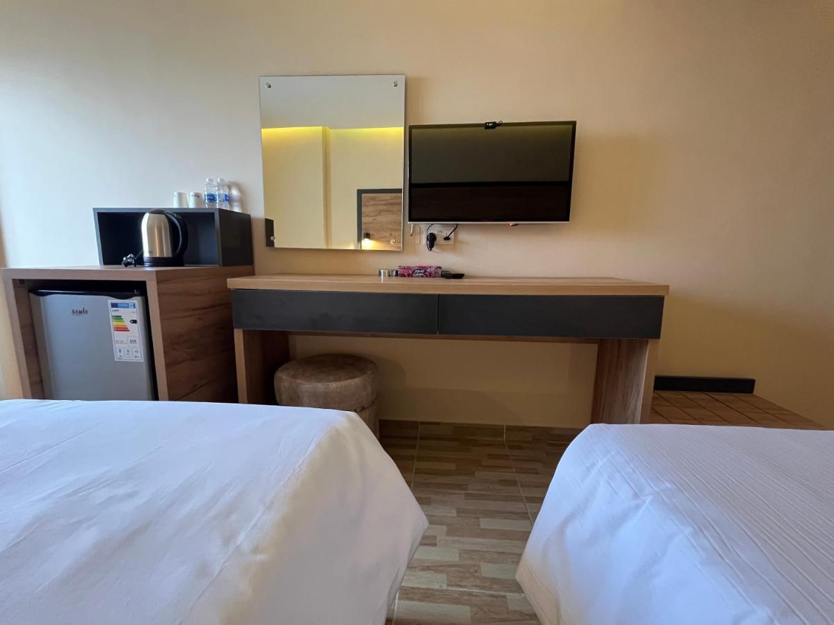 The Palm Hotel Άκαμπα Εξωτερικό φωτογραφία