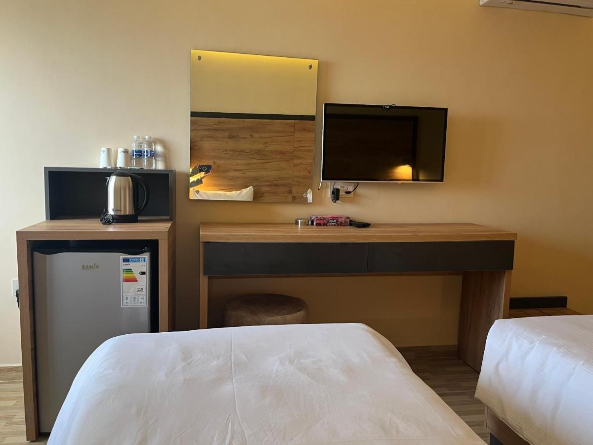 The Palm Hotel Άκαμπα Εξωτερικό φωτογραφία