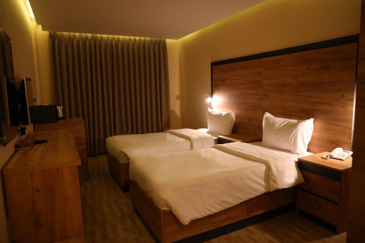 The Palm Hotel Άκαμπα Εξωτερικό φωτογραφία